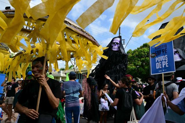 Activists take part inthe so-called "Great People's March" in the sidelines of the COP30 UN Climate Change Conference in Belem, Para State, Brazil on November 15, 2025. Thousands of people are expected to attend the march to demand "real solutions" to human-caused global warming , and which comes at the halfway point of contentious COP30 negotiations following two Indigenous-led protests that disrupted proceedings earlier in the week. (Photo by Pablo PORCIUNCULA / AFP)