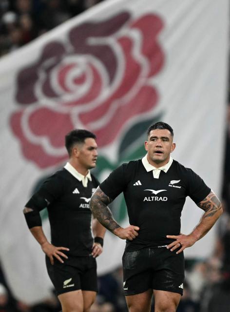New Zealand's hooker Codie Taylor (R) reacts after England's fly half George Ford (unseen) scored a second drop goal during the Autumn Nations Series international rugby union match between England and New Zealand at Allianz Stadium, Twickenham, in south-west London, on November 15, 2025. (Photo by JUSTIN TALLIS / AFP)