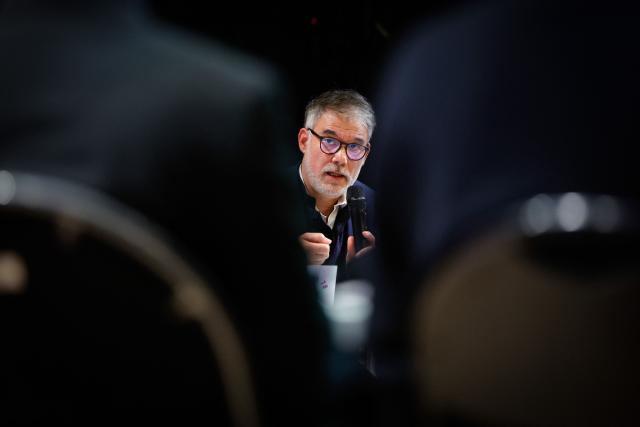 French Socialist Party (PS) first secretary Olivier Faure addresses the audience during a convention of the Front Populaire 2027 (Popular Front 2027), focused on education in Trappes,outside Paris on November 15, 2025. The united left, which is advocating a joint candidate for the 2027 presidential election, met on Saturday in Trappes to demonstrate its unbreakable unity in the face of the far right, announcing that a primary election would be held in "autumn 2026". (Photo by GEOFFROY VAN DER HASSELT / AFP)
