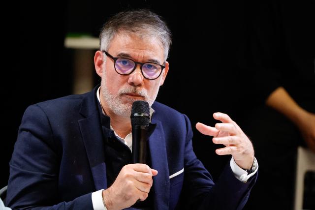 French Socialist Party (PS) first secretary Olivier Faure addresses the audience during a convention of the Front Populaire 2027 (Popular Front 2027), focused on education in Trappes,outside Paris on November 15, 2025. The united left, which is advocating a joint candidate for the 2027 presidential election, met on Saturday in Trappes to demonstrate its unbreakable unity in the face of the far right, announcing that a primary election would be held in "autumn 2026". (Photo by GEOFFROY VAN DER HASSELT / AFP)