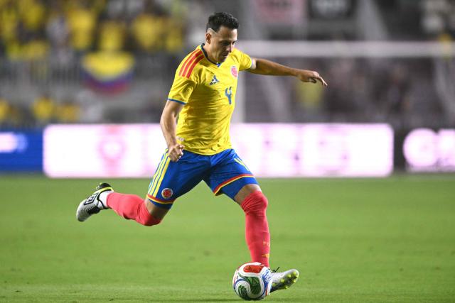 Colombia's defender #04 Santiago Arias passes the ball during the international friendly football match between Colombia and New Zealand at Chase Stadium in Fort Lauderdale, Florida, on November 15, 2025. (Photo by CHANDAN KHANNA / AFP)