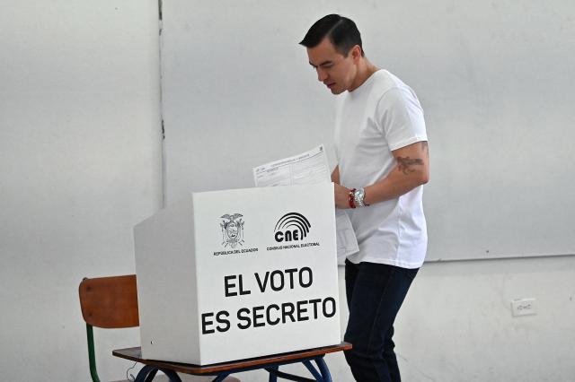 Ecuador's President Daniel Noboa votes in the referendum in Olon, Ecuador, on November 16, 2025. Ecuadoreans are voting in a referendum proposed by President Daniel Noboa on whether to allow the return of foreign military bases, draft a new constitution that could expand presidential powers, eliminate public funding for political parties, and reduce the number of lawmakers. (Photo by MARCOS PIN / AFP)