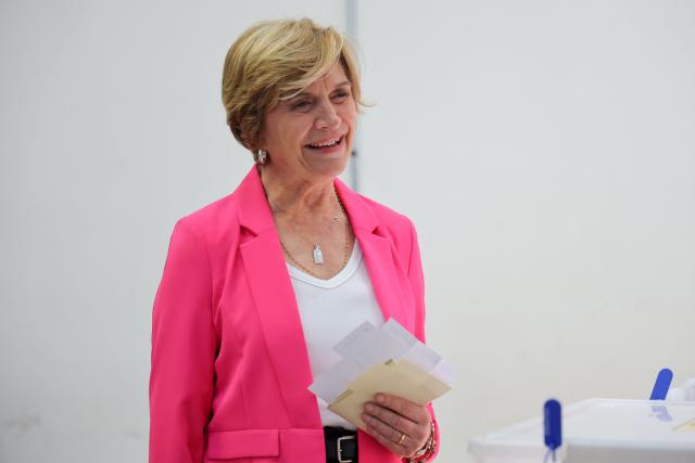 Chile's presidential candidate Evelyn Matthei, of the Independent Democratic Union party, prepares to vote during the general election in Santiago on November 16, 2025. Chileans are voting in a presidential election shaped by rising concerns over violent crime, with candidates pledging tougher measures against transnational gangs and the far-right promising to carry out mass migrant deportations. (Photo by Javier TORRES / AFP)