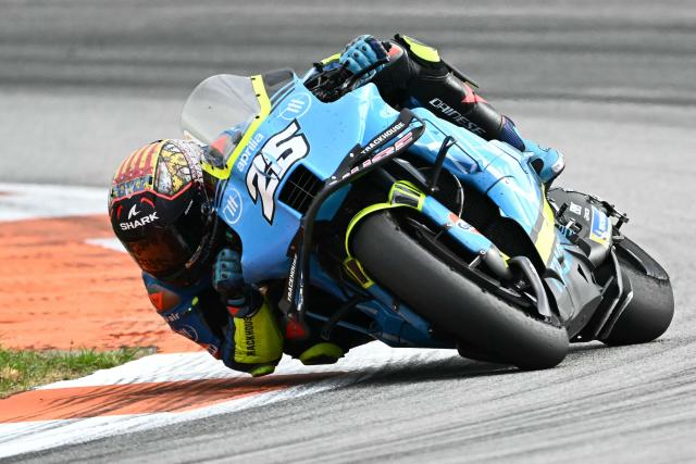 Trackhouse MotoGP Team's Spanish rider Raul Fernandez competes in the MotoGP race of the Valencia Grand Prix at the Ricardo Tormo racetrack in Cheste on November 16, 2025. (Photo by JOSE JORDAN / AFP)