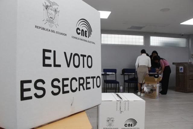 View of ballot boxes during the referendum, in Guayaquil, Ecuador on November 16, 2025. Ecuadoreans are voting in a referendum proposed by President Daniel Noboa on whether to allow the return of foreign military bases, draft a new constitution that could expand presidential powers, eliminate public funding for political parties, and reduce the number of lawmakers. (Photo by Gerardo MENOSCAL / AFP)