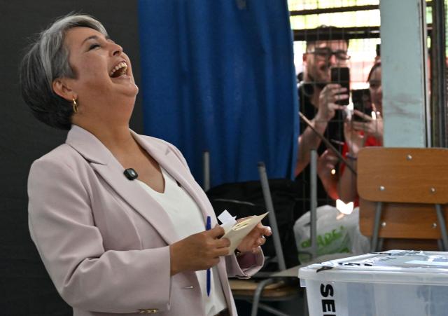 Chile's presidential candidate Jeannette Jara, of the Unidad por Chile coalition, laughs before casting her vote during the general election in Santiago on November 16, 2025. Chileans are voting in a presidential election shaped by rising concerns over violent crime, with candidates pledging tougher measures against transnational gangs and the far-right promising to carry out mass migrant deportations. (Photo by RODRIGO ARANGUA / AFP)