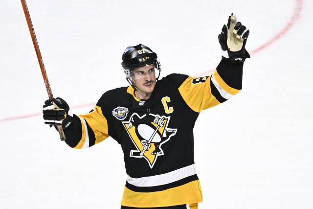 Penguins' Sidney Crosby thanks the crowd after the NHL Global Series Sweden ice hockey match between the Nashville Predators and the Pittsburgh Penguins at the Avicii Arena in Stockholm, Sweden, on November 16, 2025.  (Photo by Claudio BRESCIANI / TT NEWS AGENCY / AFP) / Sweden OUT