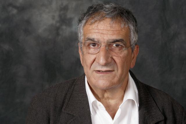 (FILES) Xavier Emmanuelli, then President of the Samu Social, the emergency medical service for homeless people poses on April 4, 2008 during the Cite de la Reussite in Paris. Xavier Emmanuelli, founder of the Samu social, has died, the organization announced on November 16, 2025. (Photo by Catherine GUGELMANN / AFP)