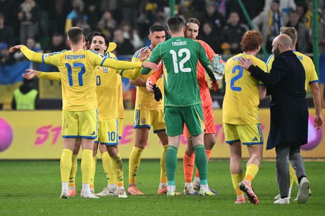 Ukraine's team celebrates after winning the FIFA World Cup 2026 Group D European qualification football match betweem Ukraine and Iceland in Warsaw, Poland on Novmeber 16, 2025. (Photo by Sergei GAPON / AFP)