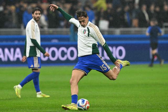 Italy's forward #15 Francesco Pio Esposito warms up before the FIFA World Cup 2026 European qualification football match between Italy and Norway, at the San Siro Stadium, in Milan, on November 16, 2025. (Photo by Stefano RELLANDINI / AFP)