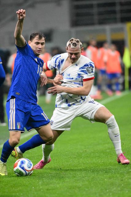 Italy's midfielder #18 Nicolo Barella fights for the ball with Norway's  defender #14 Julian Ryerson during the FIFA World Cup 2026 European qualification football match between Italy and Norway, at the San Siro Stadium, in Milan, on November 16, 2025. (Photo by Alberto PIZZOLI / AFP)