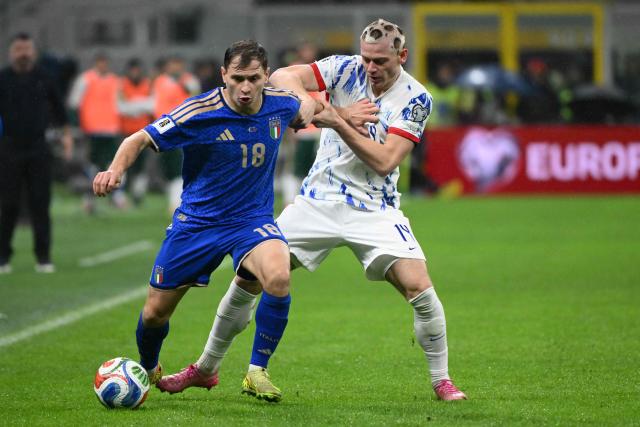 Italy's midfielder #18 Nicolo Barella fights for the ball with Norway's  defender #14 Julian Ryerson during the FIFA World Cup 2026 European qualification football match between Italy and Norway, at the San Siro Stadium, in Milan, on November 16, 2025. (Photo by Alberto PIZZOLI / AFP)