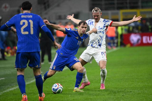 Italy's midfielder #18 Nicolo Barella fights for the ball with Norway's  defender #14 Julian Ryerson during the FIFA World Cup 2026 European qualification football match between Italy and Norway, at the San Siro Stadium, in Milan, on November 16, 2025. (Photo by Alberto PIZZOLI / AFP)