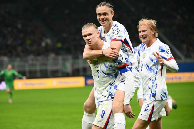 Norway's  captain #09 Erling Braut Haaland celebrates scoring his team's second goal with teammates during the FIFA World Cup 2026 European qualification football match between Italy and Norway, at the San Siro Stadium, in Milan, on November 16, 2025. (Photo by Alberto PIZZOLI / AFP)
