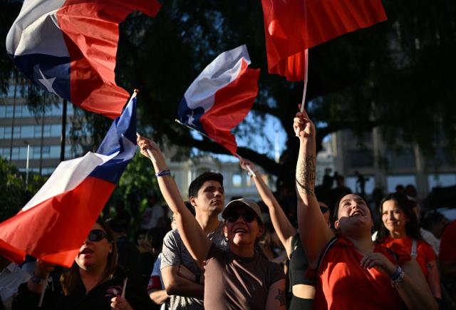 Supporters of Chile's presidential candidate Jeannette Jara, of the Unidad por Chile coalition, celebrate after knowing the first results during the general election, in Santiago on November 16, 2025. Chileans stood in long lines on Sunday to vote in general elections dominated by far-right calls for an iron fist on crime and mass migrant deportations. (Photo by RODRIGO ARANGUA / AFP)