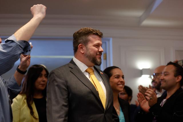 Chile's presidential candidate Johannes Kaiser, of the Libertarian National Party, walks to deliver a conceding speech after the first exit poll results of the general election, in Santiago, on November 16, 2025. (Photo by Raul BRAVO / AFP)