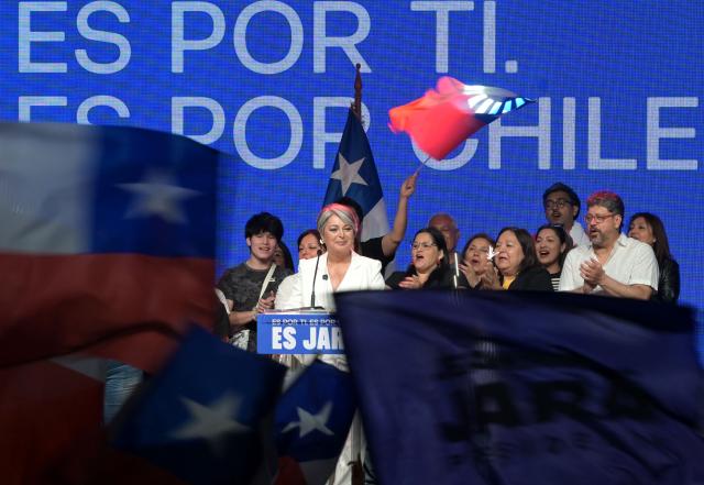 Chile's presidential candidate Jeannette Jara, of the Unidad por Chile coalition, delivers a speech after the first exit poll results of the general election, in Santiago on November 16, 2025. (Photo by Rodrigo ARANGUA / AFP)