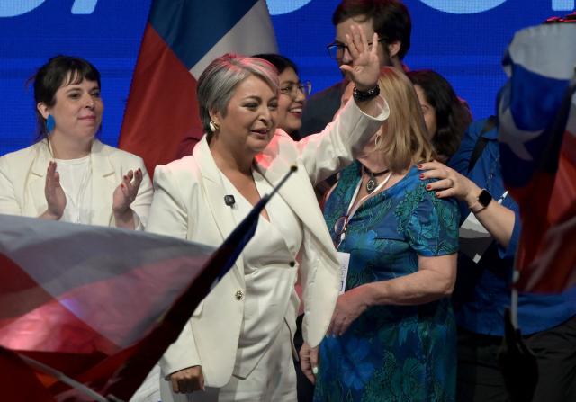 Chile's presidential candidate Jeannette Jara, of the Unidad por Chile coalition, waves to supporters as she delivers a speech after the first exit poll results of the general election, in Santiago on November 16, 2025. (Photo by Rodrigo ARANGUA / AFP)