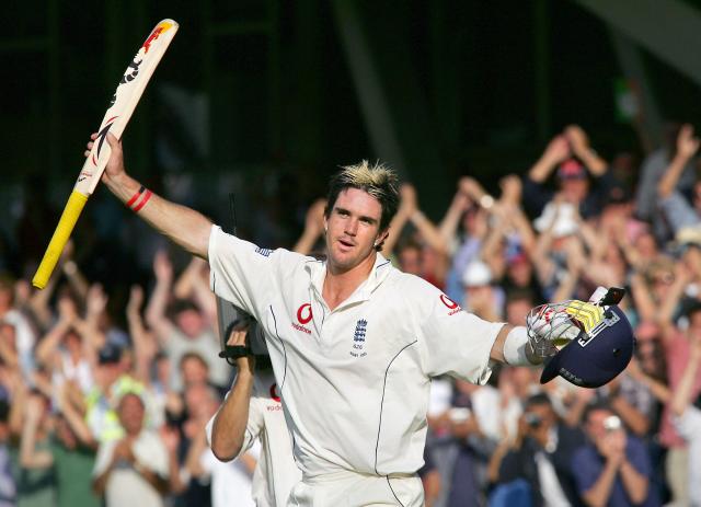 (FILES) England's Kevin Pietersen acknowledges the crowd as he leaves the field after being bowled out for 158 against Australia during the fifth day of the 5th Test Match in The Ashes at The Oval in London September 12, 2005. England and Australia begin the latest edition of the Ashes in Perth on November 21, 2025 with the visitors looking to wrestle back the urn for the first time since 2015. (Photo by ADRIAN DENNIS / AFP) / To go with AFP story Cricket-AUS-ENG-Ashes-series-five