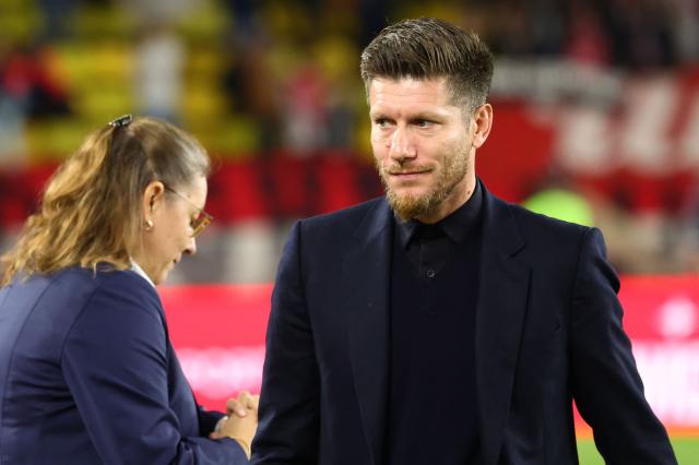 (FILES) Monaco's Belgian head coach Sebastien Pocognoli looks on before the French L1 football match between AS Monaco and RC Lens at the Stade Louis II in the Principality of Monaco on November 8, 2025. (Photo by Clement MAHOUDEAU / AFP)