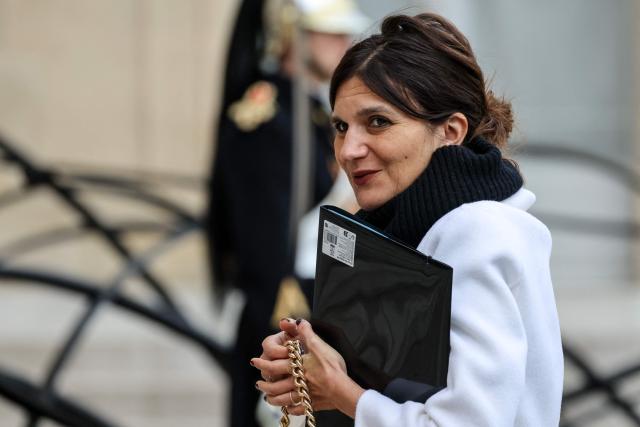 France's junior Defence Minister Alice Rufo arrives before a meeting between France's President Emmanuel Macron and Ukraine's President Volodymyr Zelensky at the Elysee Palace in Paris on November 17, 2025. Macron and Zelensky signed a letter of intent for Kyiv to acquire up to 100 Rafale fighter jets and other air defence hardware from French companies, the French presidency said. (Photo by Ludovic MARIN / AFP)