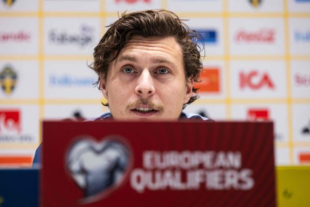 Sweden's defender #03 Victor Lindelof speaks during a press conference at the Strawberry Arena in Solna, Sweden, on November 17, 2025, on the eve of the FIFA World Cup 2026 European qualification Group B football match between Sweden and Slovenia. (Photo by Jonathan NACKSTRAND / AFP)