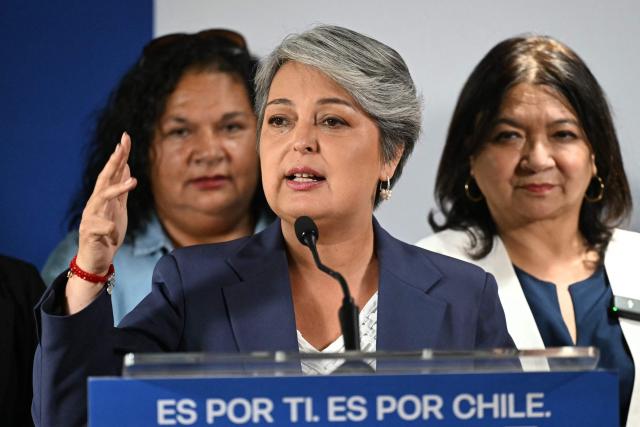 Leftist candidate Jeannette Jara delievers a press conference next to La Pitana commune Mayor Claudia Pizarro (R), after an event with women at La Pintana commune in Santiago, on November 17, 2025. Leftist candidate Jeannette Jara and far-right leader Jose Antonio Kast will go head-to-head in Chile's presidential run-off after topping the first round of voting in an election dominated by fears of violent crime. (Photo by MARVIN RECINOS / AFP)