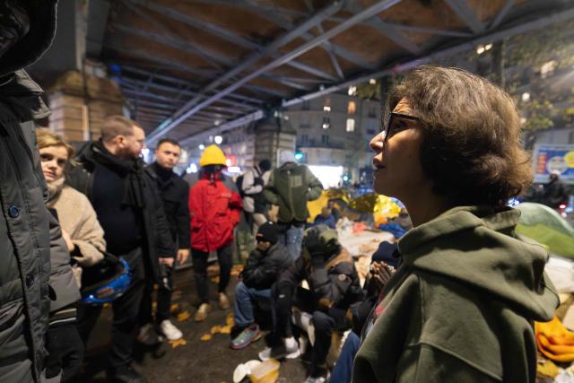 France's Culture minister and Les Republicains' candidate for mayor of Paris in the 2026 municipal elections, Rachida Dati (R) visits a migrants camp in the La Chapelle area in Paris on November 16, 2025, as part of her political campaign for the municipal elections in Paris. (Photo by Joël SAGET / AFP)