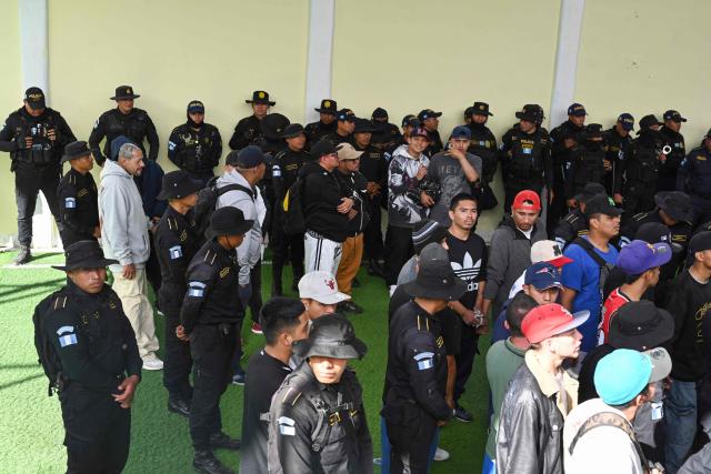 National Civil Police escort Mara Salvatrucha gang members during a raid at Pavoncito Prison in Fraijanes, Guatemala on November 17, 2025. The operation is part of measures announced by the new security authorities to regain control of the country's prisons following the October escape of 20 Barrio 18 gang leaders from Fraijanes II Prison, adjacent to Pavoncito. (Photo by Johan ORDONEZ / AFP)