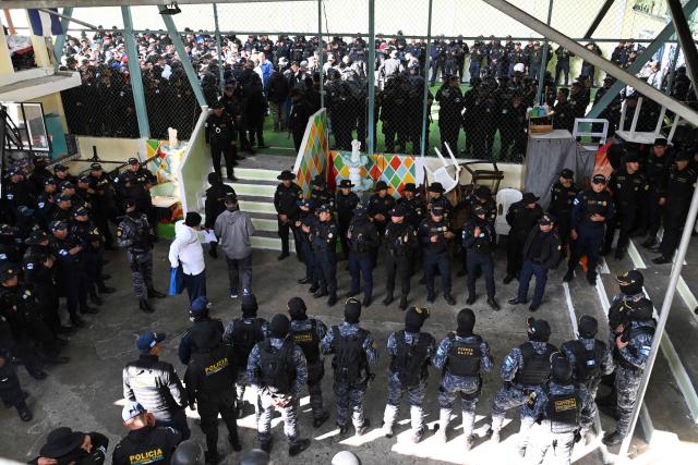 Prison guards, Special Police Forces, and National Civil Police escort Mara Salvatrucha gang members during a raid at Pavoncito Prison in Fraijanes, Guatemala on November 17, 2025. The operation is part of measures announced by the new security authorities to regain control of the country's prisons following the October escape of 20 Barrio 18 gang leaders from Fraijanes II Prison, adjacent to Pavoncito. (Photo by JOHAN ORDONEZ / AFP)
