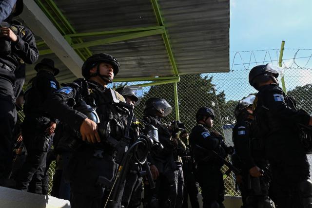 Guatemalan Riot Police take part in a raid at Pavoncito Prison in Fraijanes, Guatemala, on November 17, 2025. The operation is part of measures announced by the new security authorities to regain control of the country's prisons following the October escape of 20 Barrio 18 gang leaders from Fraijanes II Prison, adjacent to Pavoncito. (Photo by JOHAN ORDONEZ / AFP)