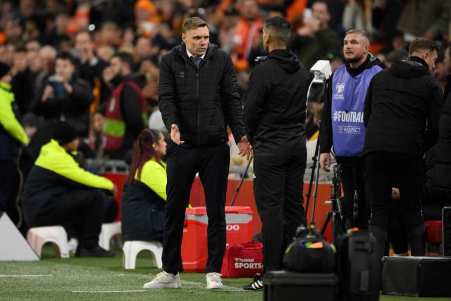 Lithuania's coach Edgaras Jankauskas (C) remonstrates with the fourth official in the technical area after The Netherlands were awarded a penalty during the FIFA World Cup 2026 Group G European qualification football match between the Netherlands and Lithuania at the Johan Cruijff Arena, in Amsterdam, on November 17, 2025. (Photo by JOHN THYS / AFP)