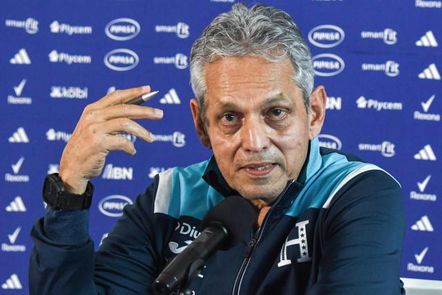 Honduras' Colombian head coach Reinaldo Rueda speaks during a press conference at the National Stadium at San Jose on November 17, 2025, ahead of the FIFA World Cup 2026 qualifier football match against Costa Rica. (Photo by EZEQUIEL BECERRA / AFP)