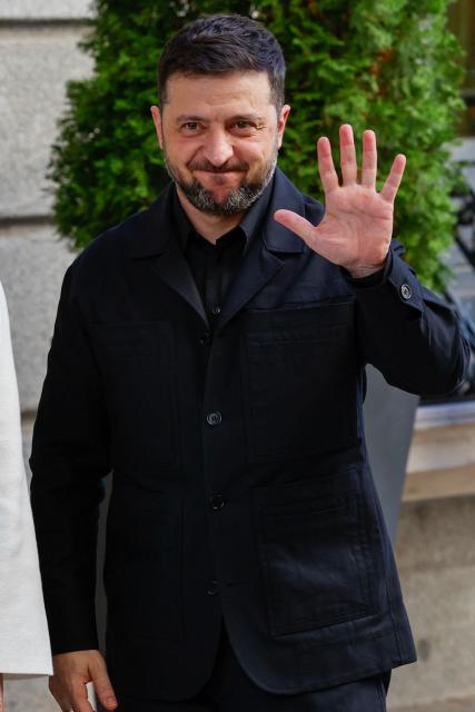 Ukraine's President Volodymyr Zelensky waves as he arrives to visit  the Congress of Deputies in Madrid on November 18, 2025 (Photo by Pierre-Philippe MARCOU / AFP)