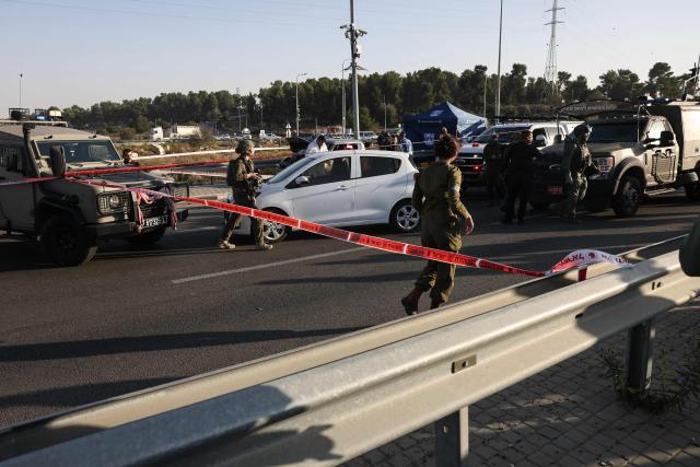 Israeli security forces cordon off the site of a reported attack at the Gush Etzion Junction, in the Israeli-occupied West Bank, on November 18, 2025. The area of Gush Etzion Junction in the southern West Bank has seen repeated attacks against Israelis in recent years. (Photo by AHMAD GHARABLI / AFP)