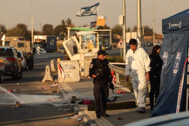 Members of the Israeli security forces stand at the site of a reported attack at the Gush Etzion Junction, in the Israeli-occupied West Bank, on November 18, 2025. The area of Gush Etzion Junction in the southern West Bank has seen repeated attacks against Israelis in recent years. (Photo by Ahmad GHARABLI / AFP)