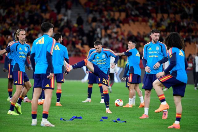 Spain's midfielder #20 Alex Garcia and teammates warm up prior the FIFA World Cup 2026 European qualification Group E football match between Spain and Turkey at the Cartuja stadium in Seville on November 18, 2025.  (Photo by CRISTINA QUICLER / AFP)