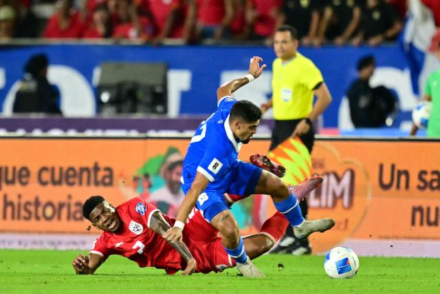 El Salvador's midfielder #17 Jairo Henriquez (top) and Panama's defender #02 Cesar Blackman fight for the ball during the 2026 FIFA World Cup Concacaf qualifier football match between Panama and El Salvador at the Rommel Fernandez Stadium in Panama City on November 18, 2025. (Photo by MARTIN BERNETTI / AFP)