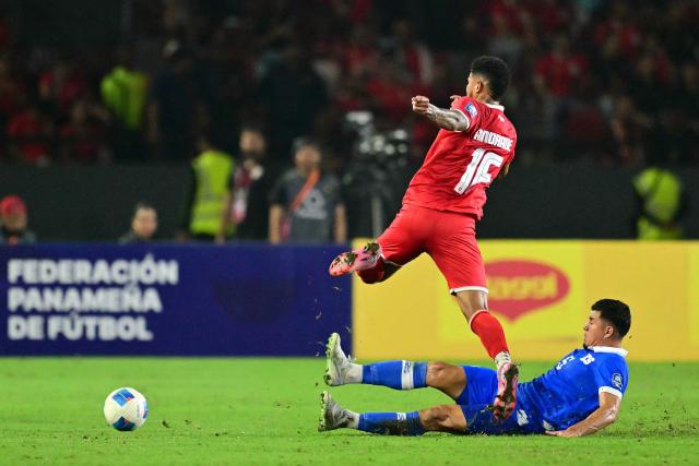 Panama's defender #16 Andres Andrade and El Salvador's defender #05 Rudy Clavel fight for the ball during the 2026 FIFA World Cup Concacaf qualifier football match between Panama and El Salvador at the Rommel Fernandez Stadium in Panama City on November 18, 2025. (Photo by MARTIN BERNETTI / AFP)