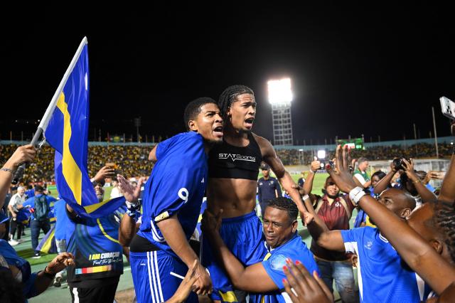 Curaçao players and fans celebrate World Cup 2026 qualification after a 0-0 draw with Jamaica at the National Stadium in Kingston, Jamaica on November 18, 2025. The tiny Caribbean nation of Curacao became the smallest country ever to qualify for the World Cup on November 18 as Haiti booked their return to the tournament for the first time in 52 years along with Panama.
A nerve-shredding finale to the CONCACAF qualifying campaign saw Curacao -- with a population of just 156,000 -- squeeze into next year's finals in the United States, Canada and Mexico with a 0-0 draw against Jamaica in Kingston. (Photo by Ricardo MAKYN / AFP)