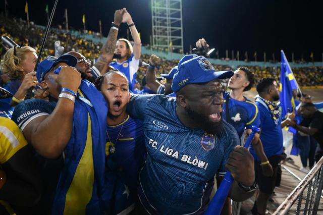Curaçao fans celebrate World Cup 2026 qualification after a 0-0 draw with Jamaica at the National Stadium in Kingston, Jamaica on November 18, 2025. The tiny Caribbean nation of Curacao became the smallest country ever to qualify for the World Cup on November 18 as Haiti booked their return to the tournament for the first time in 52 years along with Panama.
A nerve-shredding finale to the CONCACAF qualifying campaign saw Curacao -- with a population of just 156,000 -- squeeze into next year's finals in the United States, Canada and Mexico with a 0-0 draw against Jamaica in Kingston. (Photo by Ricardo MAKYN / AFP)