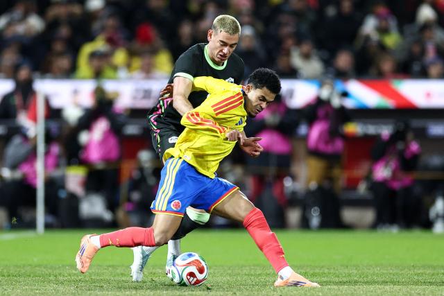 Colombia’s Forward #07 Luis Diaz fights for the ball with  Australia’s Defender #03 Lewis Miller during the international friendly football match between Colombia and Australia at Citifield stadium in the Queens borough of New York City on November 18, 2025. (Photo by CHARLY TRIBALLEAU / AFP)