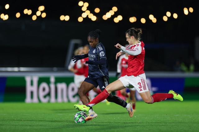Arsenal's English defender #03 Lotte Wubben-Moy (R) and Real Madrid's Colombian forward #18 Linda Caicedo (L) fight for the ball during the women's UEFA Champions League league phase football match between Arsenal and Real Madrid at the Mangata Developments Stadium Meadow Park, in north London, on November 19, 2025. (Photo by Adrian Dennis / AFP)