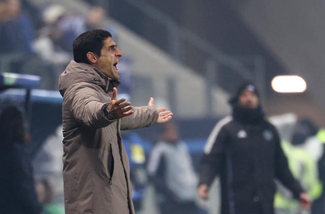 Benfica's Portuguese head coach Ivan Baptista reacts during the UEFA Women's Champions League first round day 4 football match between Paris FC and SL Benficia at the Stade Jean Bouin in Paris on November 19, 2025. (Photo by FRANCK FIFE / AFP)