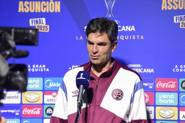 Lanus' head coach Mauricio Pellegrino speaks during a press conference upon arrival at the military base of the Silvio Pettirossi International Airport in Luque, Paraguay on November 19, 2025, ahead of the Copa Sudamericana final football match between Argentina's Lanus and Brazil's Atletico Mineiro in Asuncion on November 22. (Photo by DANIEL DUARTE / AFP)