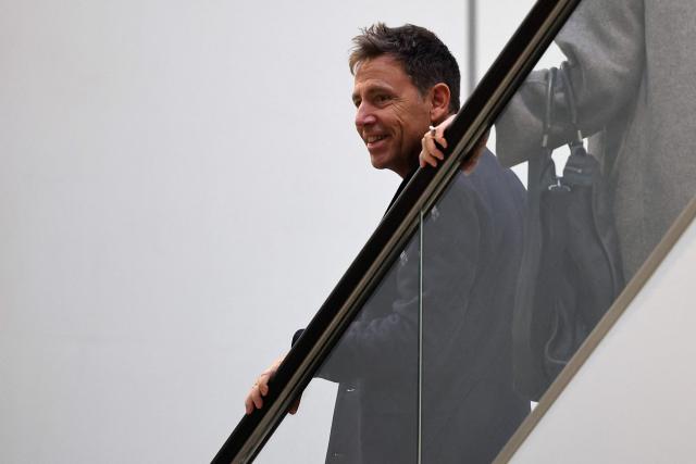 French Sports journalist Daniel Riolo arrives at the Criminal Court for his slander lawsuit in Paris on November 20, 2025. Riolo is facing trial on November 20, 2025 for slander after accusing France's national football team headcoach Didier Deschamps of "lying" about the severity of France's forward Karime Benzema's injury during the 2022 World Cup in Qatar. (Photo by Anne-Christine POUJOULAT / AFP)