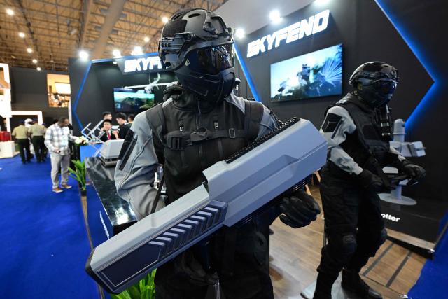 The Skydend Hunter an handheld anti-drone jammer is displayed at Al-Maktoum International Airport during the Dubai Airshow 2025 in Dubai on November 20, 2025. (Photo by Giuseppe CACACE / AFP)