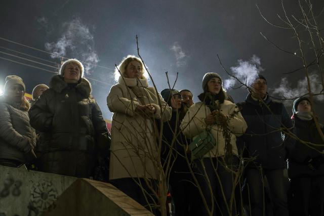 Local residents stand at the site of a heavily damaged residential building following an air attack in Ternopil on November 20, 2025, amid the Russian invasion of Ukraine. Ukrainian president said on November 20, 2025 that 22 people were still missing in the western city of Ternopil, a day after a Russian strike there killed at least 26 people, including three children. (Photo by Vladyslav Musiienko / AFP)