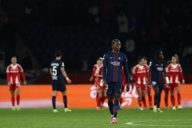 PSG's Congolese striker #30 Merveille Kanjinga (C) reacts after PSG conceded Bayern's third goal during the UEFA Women's Champions League first round day 4 football match between Paris Saint-Germain (FRA) and Bayern Munich (GER) at the Parc des Princes stadium in Paris on November 20, 2025. (Photo by FRANCK FIFE / AFP)