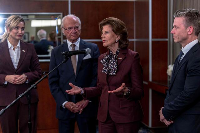 (L/R) Deputy Prime Minister of Sweden Ebba Busch, King Carl XVI Gustaf and Queen Silvia of Sweden and Minister of Defense Pal Jonson take part in a press conference at the Montreal Airport in Montreal, Canada, on November 20, 2025. The Swedish royal family arrived in Canada on November 18 to begin a three-day state visit. (Photo by ANDREJ IVANOV / AFP)